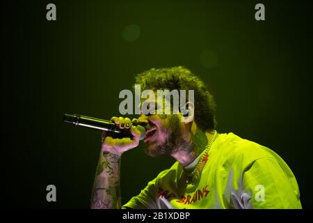 Washington, USA. Februar 2020. Post Malone, ein grammy-nominierter Rapper, Sänger und Songwriter, tritt während eines Runaway Tour-Konzerts in der Capital One Arena in Washington, DC am 27. Februar 2019 auf. (Graeme Sloan/Sipa USA) Credit: SIPA USA/Alamy Live News Stockfoto