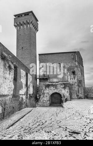 Pisa mittelalterlichen Zitadelle nach einem Schneesturm, Toskana - Italien. Stockfoto