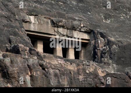 Ajanta-Höhlen, Aurangabad, Maharashtra, Indien Generalansicht der façade von Höhle Nr. 3. Stockfoto