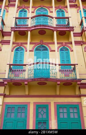 Kolonialgebäude an der Rua de Joao de Almeida, Macau, China Stockfoto