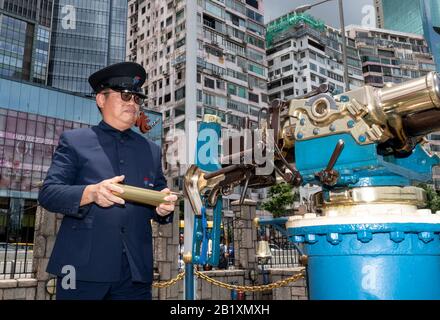 Hongkong, Hongkong SAR, CHINA: 21. Juni 2019.Jardine Noonday Gun Causeway Bay Hong Kong.The Noonday Gun ist ein ehemaliges Marine-Artillerie-Stück, auf dem montiert ist Stockfoto