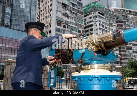 Hongkong, Hongkong SAR, CHINA: 21. Juni 2019.Jardine Noonday Gun Causeway Bay Hong Kong.The Noonday Gun ist ein ehemaliges Marine-Artillerie-Stück, auf dem montiert ist Stockfoto