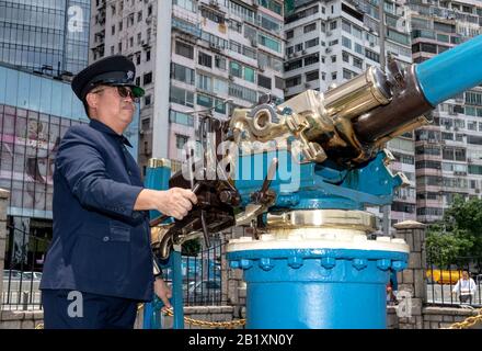 Hongkong, Hongkong SAR, CHINA: 21. Juni 2019.Jardine Noonday Gun Causeway Bay Hong Kong.The Noonday Gun ist ein ehemaliges Marine-Artillerie-Stück, auf dem montiert ist Stockfoto