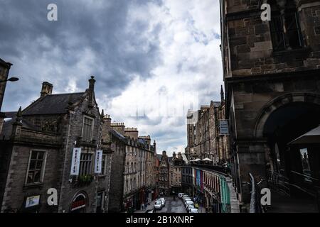 Edinburgh, GROSSBRITANNIEN - 30. MAI 2019: Berühmte zentrale Straßen und Gebäude von Edinburgh - der Hauptstadt Schottlands. Stockfoto