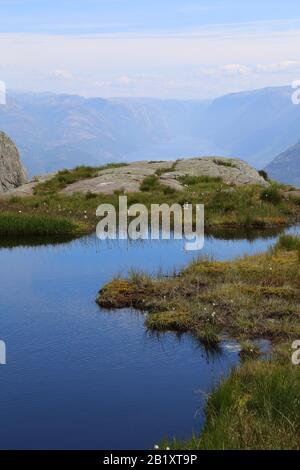 Norwegen-Landschaft in der Nähe von Preikestolen (Preikestolen) Stockfoto