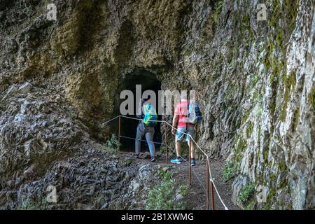 Tunel do Pico do Gato, Wanderweg PR1 vom Pico Do Arieiro zum Pico Ruivo, Madeira, Portugal Stockfoto