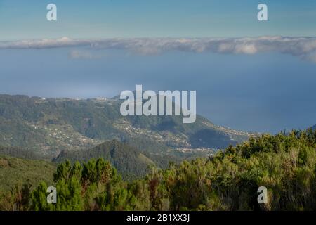 Bergpanorama, Blick vom Pico do Arieiro Richtung Faial, Zentralgebirge, Madeira, Portugal Stockfoto