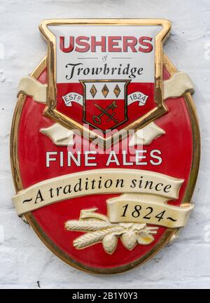 Pub-Schild für die Brauerei Uschers - Die Brauerei Trowbridge wurde von dem Jahr 1824 bis zur Schließung im Jahr 2000 betrieben. Stockfoto