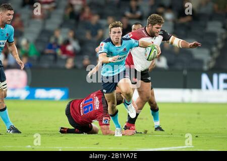 Sydney, Australien. Februar 2020. Mitch Short of Waratahs bricht während des Super Rugby-Spiels zwischen NSW Waratahs und Emirates Lions im Bankwest Stadium, Sydney, Australien am 28. Februar 2020 die Linie. Foto von Peter Dovgan. Nur redaktionelle Nutzung, Lizenz für kommerzielle Nutzung erforderlich. Keine Verwendung bei Wetten, Spielen oder einer einzelnen Club-/Liga-/Spielerpublikationen. Kredit: UK Sports Pics Ltd/Alamy Live News Stockfoto