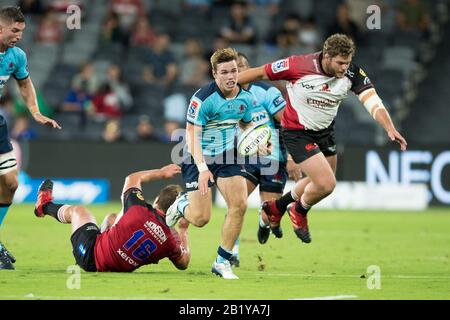 Sydney, Australien. Februar 2020. Mitch Short of Waratahs bricht während des Super Rugby-Spiels zwischen NSW Waratahs und Emirates Lions im Bankwest Stadium, Sydney, Australien am 28. Februar 2020 die Linie. Foto von Peter Dovgan. Nur redaktionelle Nutzung, Lizenz für kommerzielle Nutzung erforderlich. Keine Verwendung bei Wetten, Spielen oder einer einzelnen Club-/Liga-/Spielerpublikationen. Kredit: UK Sports Pics Ltd/Alamy Live News Stockfoto