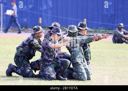 Die philippinische Nationalpolizei (PNP) wird die Ausbildung von Polizeirekruten nach einem neuen Gesetz überwachen, das von Präsident Rodrigo Duterte unterzeichnet wurde. Republic Act 11279 unterstellte die Philippine National Police Academy (PNPA) und das National Police Training Institute (NPTI) der PNP-Rechtsprechung. (Foto von Herman Lumanog/Pacific Press) Stockfoto