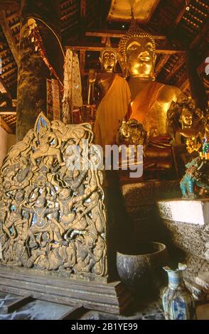 Eine große Sammlung von buddha-bildern im Wat Visoun Luang Prabang, Laos. Stockfoto