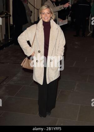 Suzanne Shaw besucht die Einzigen Fools und Pferde - Presse-Night im Theatre Royal Haymarket in London. Stockfoto