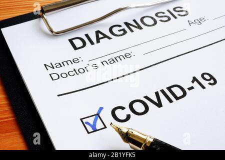 Positive Diagnose Coronavirus Disease 2019 oder COVID-19. Stockfoto