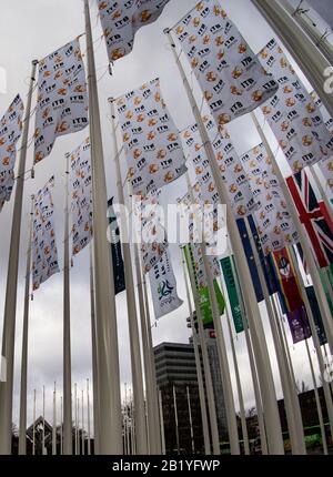 Berlin, Deutschland. Februar 2020. "ITB Berlin" steht auf den Fahnen vor der Messe Berlin, es ist derzeit unklar, ob die Internationale Tourismusbörse wegen des Coronavirus stattfinden wird. Credit: Paul Zinken / dpa / Alamy Live News Stockfoto