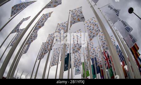 Berlin, Deutschland. Februar 2020. "ITB Berlin" steht auf den Fahnen vor der Messe Berlin, es ist derzeit unklar, ob die Internationale Tourismusbörse wegen des Coronavirus stattfinden wird. Credit: Paul Zinken / dpa / Alamy Live News Stockfoto