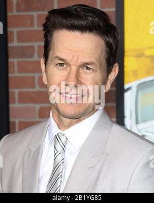 Westwood, Vereinigte Staaten. Februar 2020. Westwood, LOS ANGELES, KALIFORNIEN, USA - 27. FEBRUAR: Schauspieler Mark Wahlberg trifft am 27. Februar 2020 im Regency Village Theatre in Westwood, Los Angeles, Kalifornien, USA, auf der "Spenser Confidential"-Premiere von Netflix ein. ( Credit: Image Press Agency/Alamy Live News Stockfoto