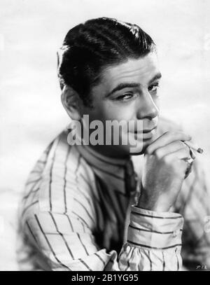 Paul MUNI als Tony Camonte Publicity Portrait für SCARFACE 1932 Regisseure HOWARD HAWKS und RICHARD ROSSON Roman Armitage Trail Screen Story Ben Hecht Produzent Howard Hughes The Caddo Company/United Artists Stockfoto