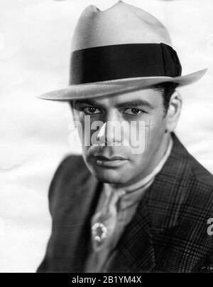 Paul MUNI als Tony Camonte Publicity Portrait für SCARFACE 1932 Regisseure HOWARD HAWKS und RICHARD ROSSON Roman Armitage Trail Screen Story Ben Hecht Produzent Howard Hughes The Caddo Company/United Artists Stockfoto