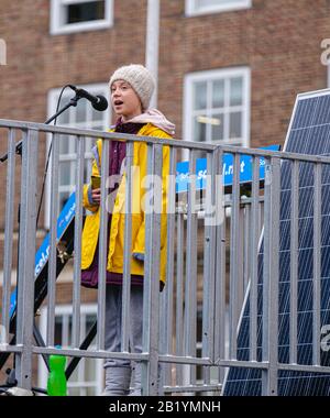 Greta Thunberg sprach auf der Klimameldemonstration Bristol Youth Strike 4 am College Green, Bristol - am 28. Februar 2020 Stockfoto