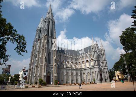 Karnataka, Indien, November 2019, St. Philomena's Cathedral, Diözese Mysore Stockfoto