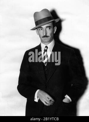 Osgood PERKINS als Johnny Lovo Publicity Portrait für SCARFACE 1932 Regisseure HOWARD HAWKS und RICHARD ROSSON Roman Armitage Trail Screen Story Ben Hecht Produzent Howard Hughes The Caddo Company/United Artists Stockfoto