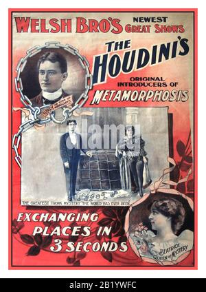 Jahrgang, das Houdini's Entertainment Poster von Welsh Brothers Neueste Großartige Shows "Metamorphose", Die In 3 Sekunden Plätze Austauschte ' Beatrice Queen of Mystery Das größte Geheimnis, das die Welt jemals gesehen hat' Metamorphose (The Substitution Trunk) Als Houdini und seine Frau Bessie 1894 auf der Straße gingen, sahen sie eine Illusion namens 'Metamorphose', Während andere Zauberer diese Illusion aufführten, Es war der Einsatz eines Mannes und einer Frau, die es so erfolgreich gemacht haben. Es war dieser Trick, der die erste große Tour der Houdini mit dem Welsh Brothers Circus im Jahr 1895 gewann. Stockfoto