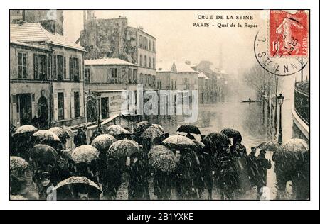 GREAT FLOOD 1910 ARCHIV PARIS FRANKREICH Vintage historisch Great Flood French 1900 ist eine stilvolle Postkarte von einer der großen Naturkatastrophen in Paris und Französisch Geschichte: Die große Flut von Januar 1910, wie Paris hatte nicht gesehen, seit 1658. Sintflutartige Regenfälle und Schnee überfluten den Großteil von Paris Frankreich Stockfoto