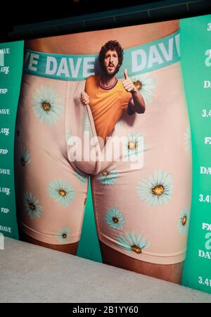 Los Angeles, CA - 27. Februar 2020: Ein Blick auf das Plakat für FXX's "Dave" bei Directors Guild Of America Stockfoto