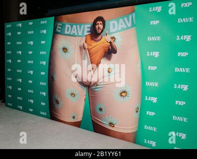 Los Angeles, CA - 27. Februar 2020: Ein Blick auf das Plakat für FXX's "Dave" bei Directors Guild Of America Stockfoto