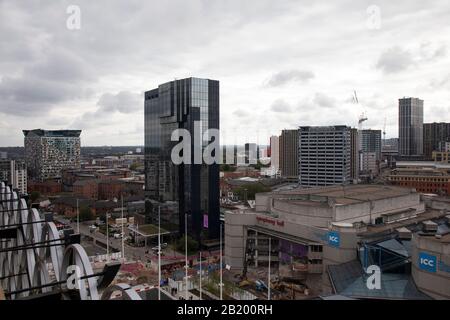 Neuentwicklung des zentralen Bereichs, der als Paradise bezeichnet wird, von der zentralen Bibliothek in Birmingham, Großbritannien. Paradise, früher Paradise Circus genannt, ist die Bezeichnung für eine Fläche von rund 7 Hektar im Stadtzentrum von Birmingham zwischen Chamberlain und Centenary Squares. Das Gebiet gehört seit dem 19. Jahrhundert zum Bürgerzentrum von Birmingham. Ab 2015 wird die Argent Group das Gebiet zu neuen Gebäuden mit gemischter Nutzung und öffentlichen Plätzen umbauen. Stockfoto