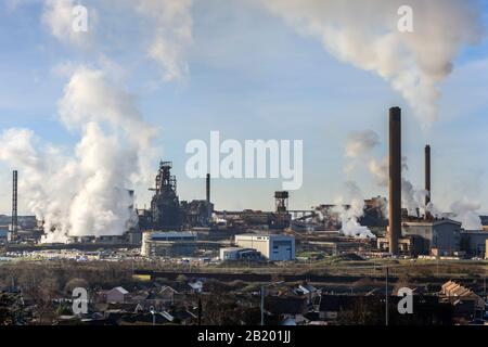 Port Talbot Stahlwerke emittieren Wolken aus Dampf Port Talbot Swansea Glamorgan Wales