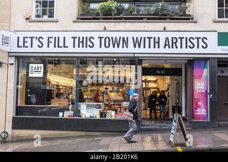 Füllen wir diese Stadt mit Künstlern, Kunst, Kunstgeschäft, Park Street, City, Bristol, West Country, England, Englisch, Großbritannien, Großbritannien, Großbritannien, Großbritannien, Großbritannien, Stockfoto