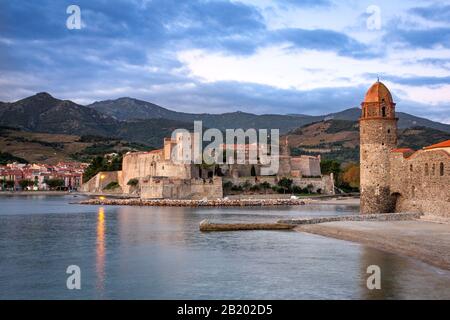 Chateau Royal Collioure bei Sonnenaufgang Frankreich Stockfoto