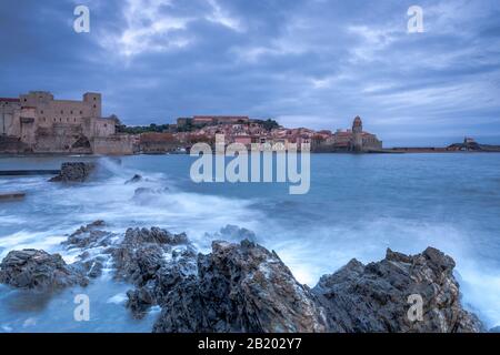 Chateau Royal Collioure bei Sonnenaufgang Frankreich Stockfoto