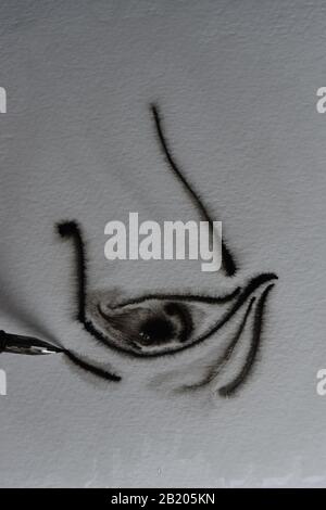 Reihenfolge der Zeichnung mit DIP-Stift in Indien Tinte auf nasses Aquarellpapier mit Tintenverteilung. Stockfoto