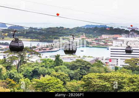 Seilbahn zwischen Sentosa Island und Faber Peak am Mount Faber, über Singapore Harbour, Southern Precinct, Singapur, Asien Stockfoto