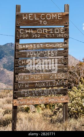 Willkommensschild für die alte Bergbaustadt Chloride, Arizona, 86431, USA. Stockfoto