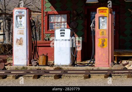 Gaspumpen in Chloride, Arizona, 86431, USA. Stockfoto