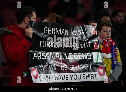 London, Großbritannien. Februar 2020. Arsenal-Anhänger beim 2. Spiel der UEFA Europa League zwischen Arsenal und Olympiacos im Emirates-Stadion, London, England am 27. Februar 2020. Foto von Andy Rowland. Kredit: Prime Media Images/Alamy Live News Stockfoto