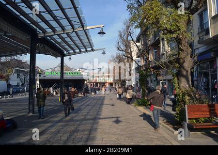 Sofia/Bulgarien - November 2017: Frauenmarkt oder Jenski pazar im Zentrum von Sofia, der Hauptstadt Bulgariens. Stockfoto