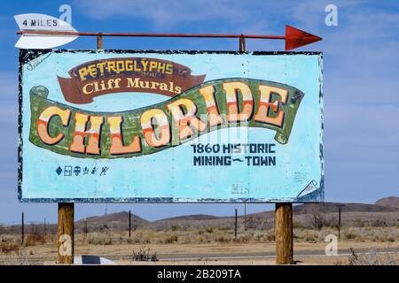 Richtung Chloride auf der Route 93 an der Kreuzung mit dem Grasshopper zur Stadt 6 Meilen entfernt von Chloride, Arizona, 86431, USA. Stockfoto