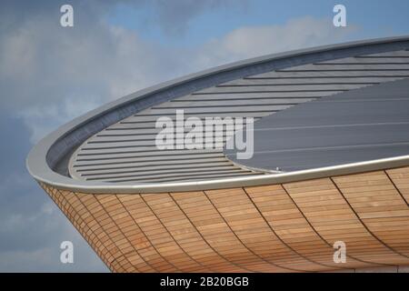 Nahaufnahme des oberen Schäldachs des Velodrome, Lee Valley VeloPark, Queen Elizabeth Olympic Park, Stratford, London Stockfoto