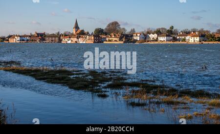 BOSHAM, WEST SUSSEX/UK - 1. Januar: Blick auf Bosham West Sussex am 1. Januar 2013. Nicht identifizierte Personen Stockfoto