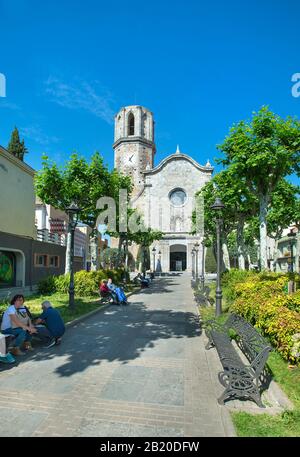 Kirche St. Nicolau am zentralen Platz, Malgrat de Mar, Girona, Costa Brava, Spanien Stockfoto