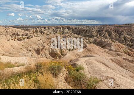 SD00222-00...SOUTH DAKOTA - Raue Badlands vom Burns Basin Overlook im Badlands National Park aus. Stockfoto