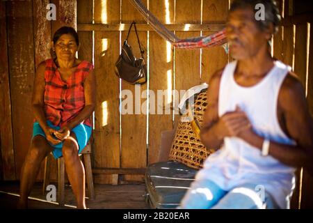 Familie, Abacaba Community, Novo Airão, Amazonas, Brasilien Stockfoto