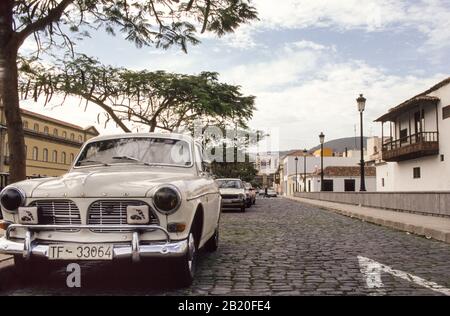 Klassisches schwedisches Volvo-Auto auf den Straßen von Santa Domingo in der Dominikanischen Republik. Stockfoto