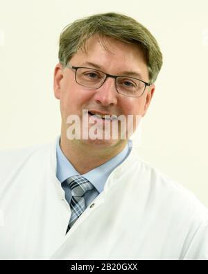 26. Februar 2021, Sachsen, Leipzig Chefarzt der Klinik für