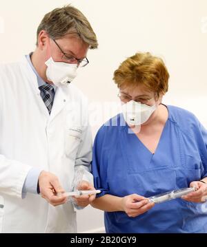 26. Februar 2021, Sachsen, Leipzig Chefarzt der Klinik für